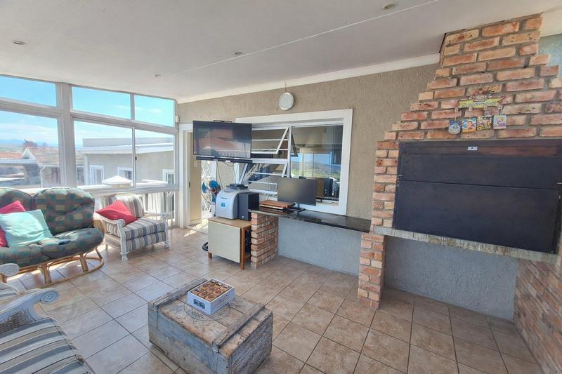 3 Bedroom Property for Sale in Fraaiuitsig Western Cape